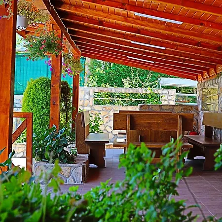 House Kubrat Pensión